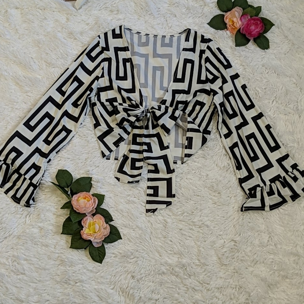 ‼️BOGO‼️🆕 Geometric Print Tie Blouse - Picture 5 of 7
